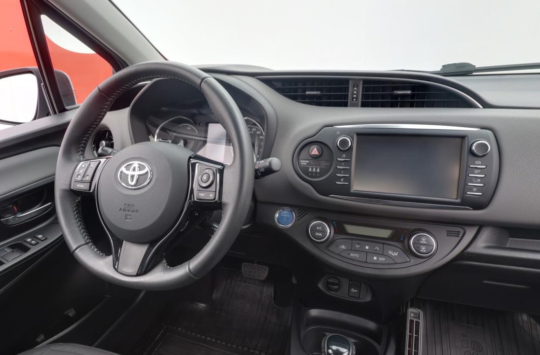 TOYOTA Yaris 2019