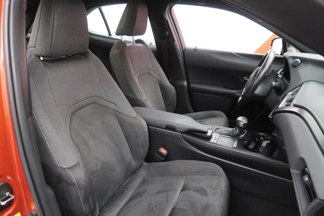 LEXUS UX 2019