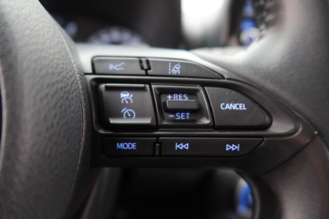 TOYOTA Yaris 2021