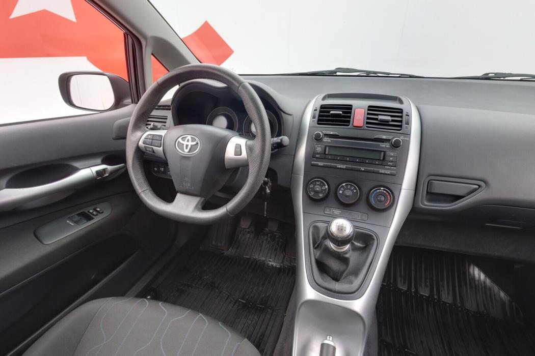 TOYOTA Auris 2010