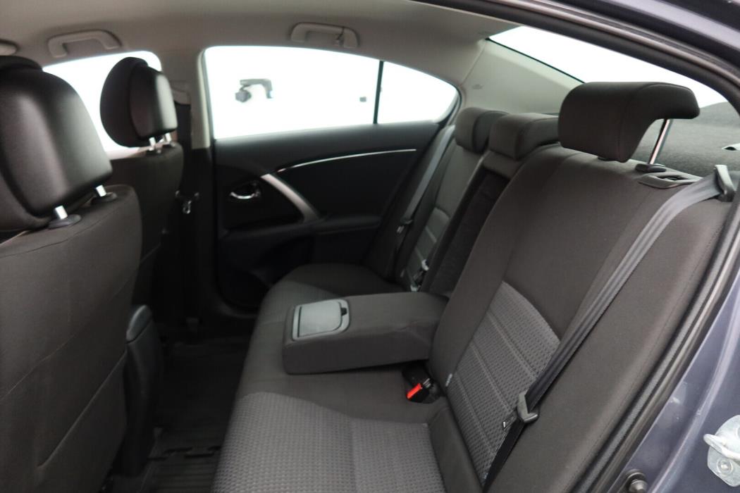 TOYOTA Avensis 2012
