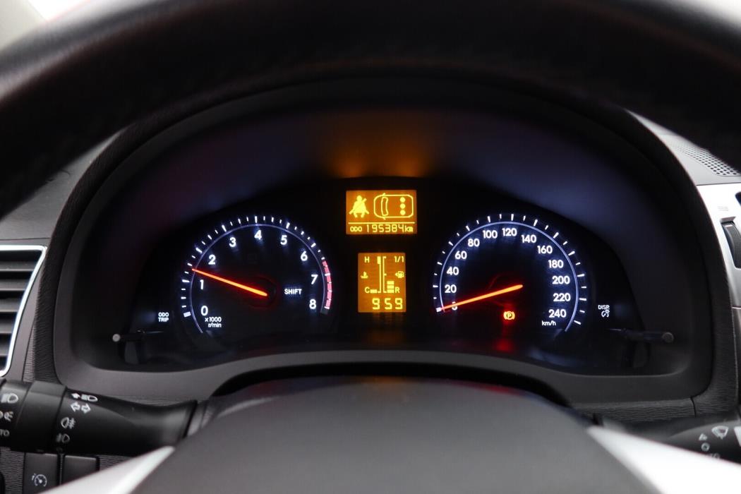 TOYOTA Avensis 2012
