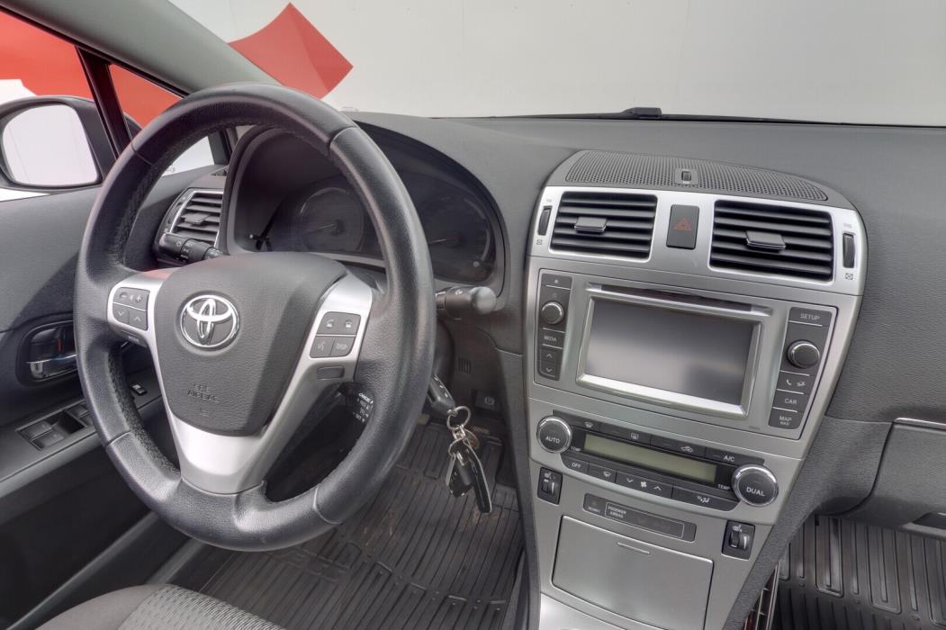 TOYOTA Avensis 2012