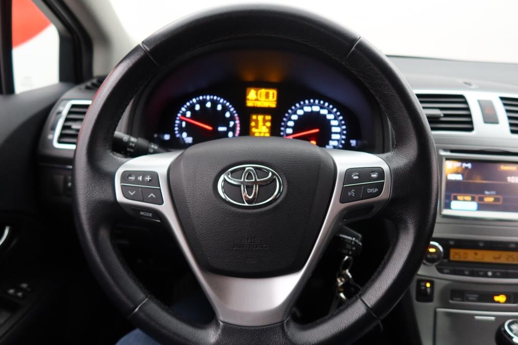TOYOTA Avensis 2012