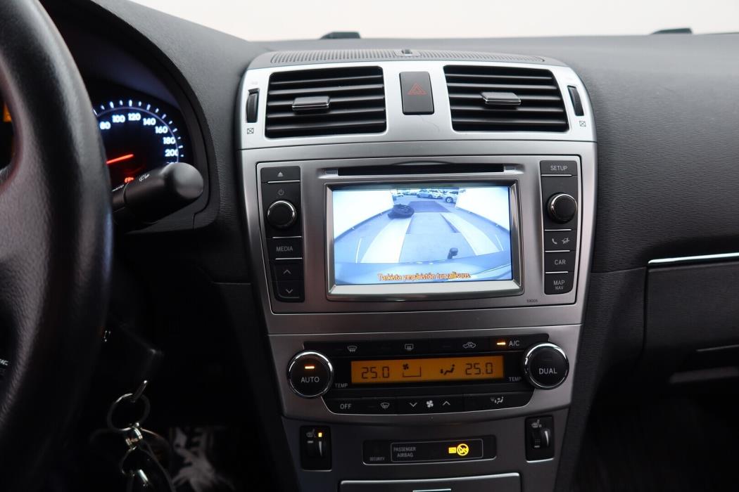 TOYOTA Avensis 2012