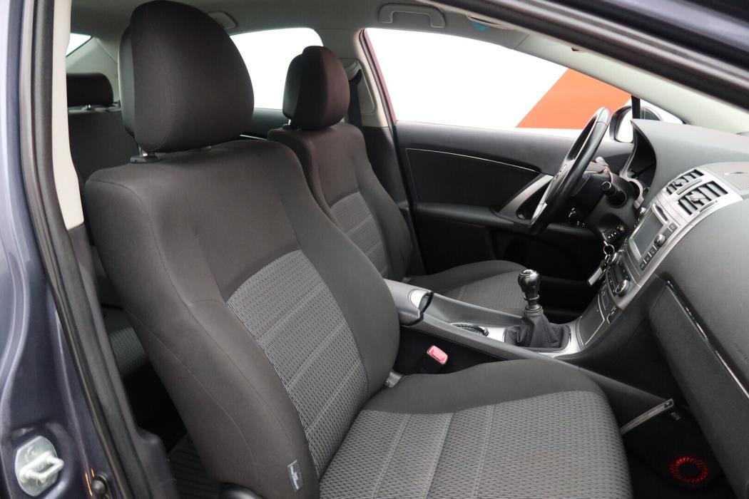 TOYOTA Avensis 2012