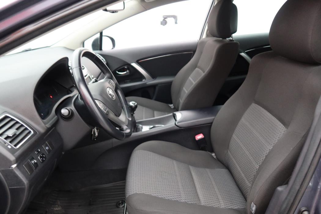 TOYOTA Avensis 2012