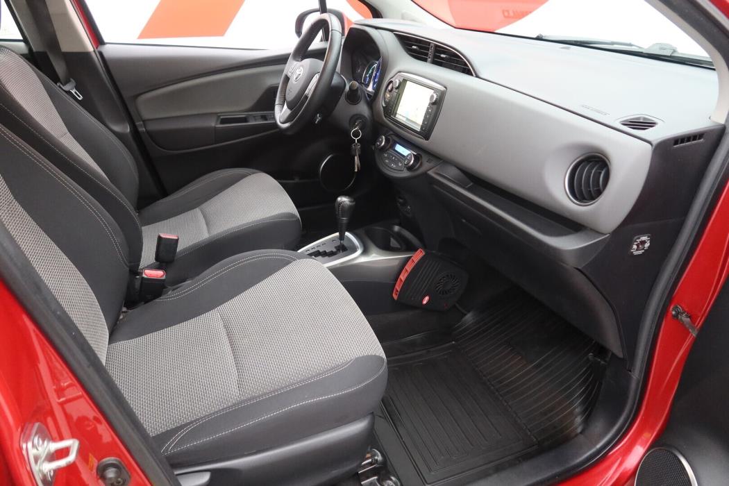 TOYOTA Yaris 2016