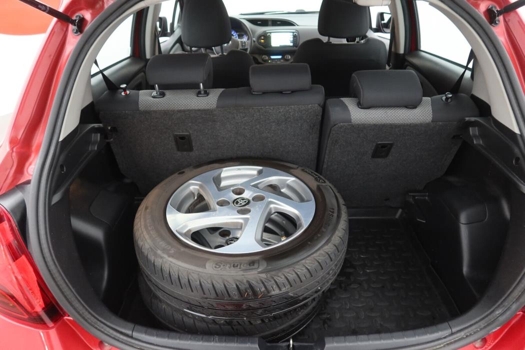 TOYOTA Yaris 2016