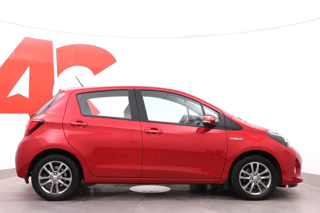 TOYOTA Yaris 2016