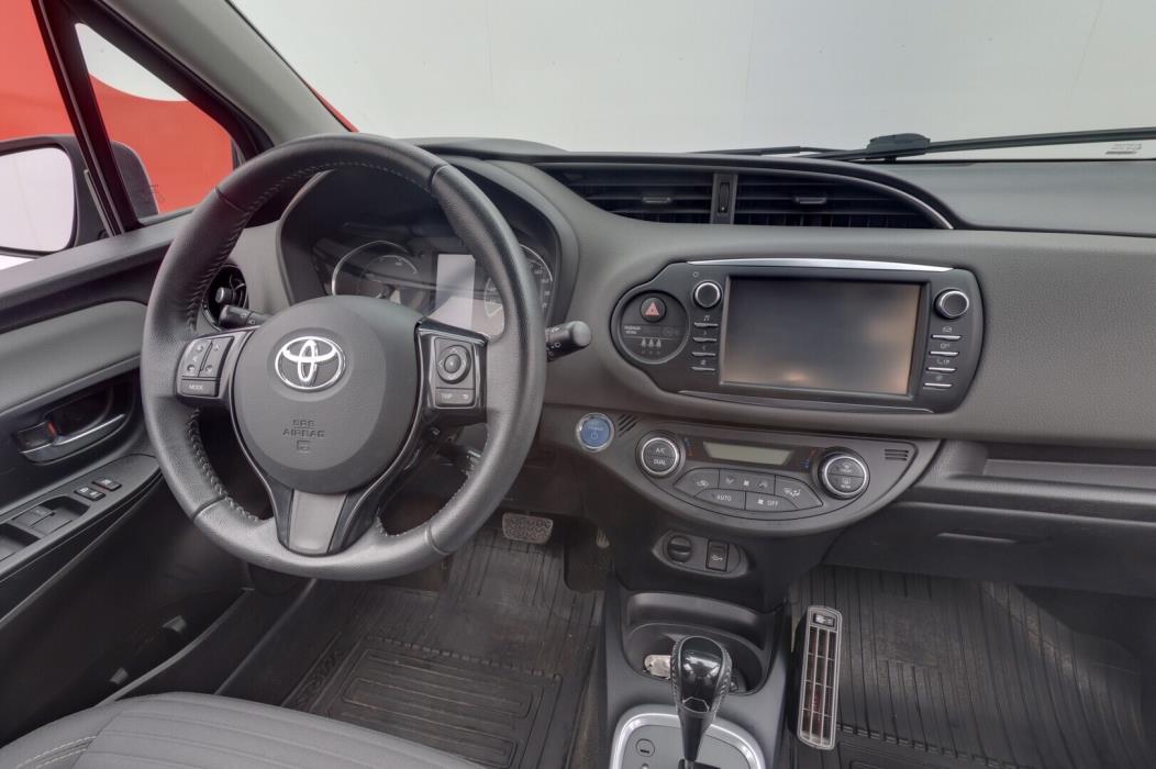 TOYOTA Yaris 2018