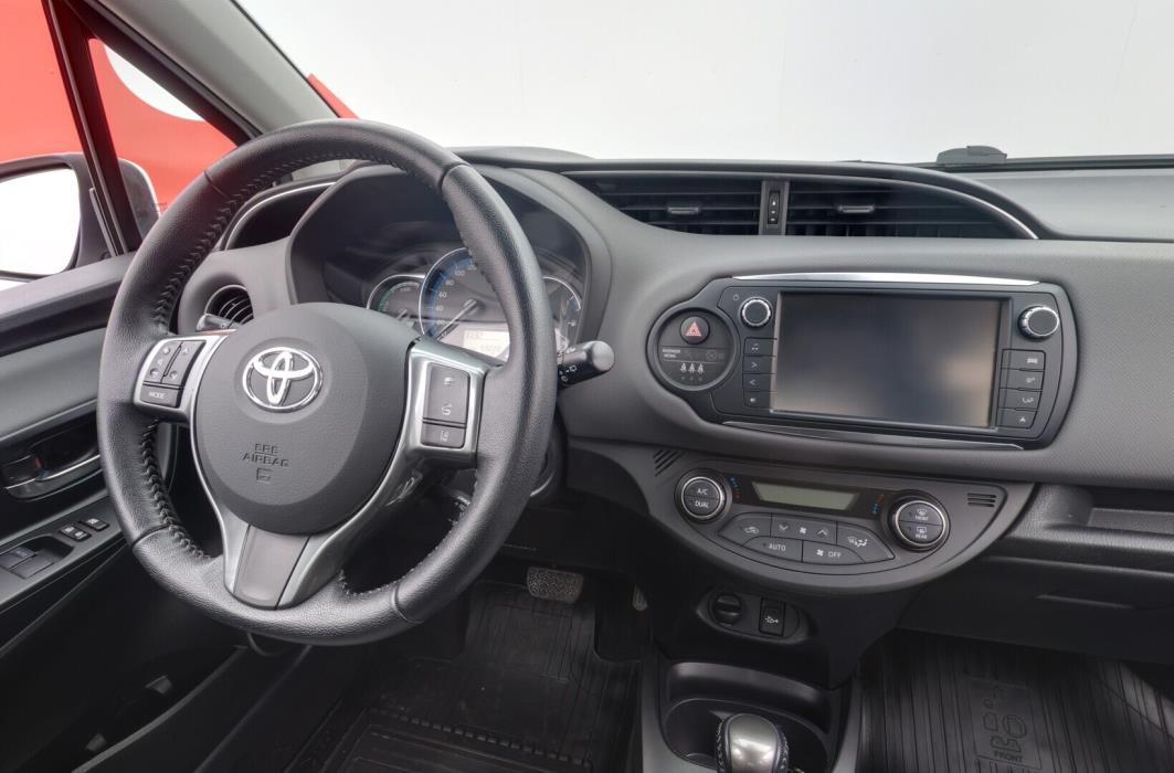TOYOTA Yaris 2016