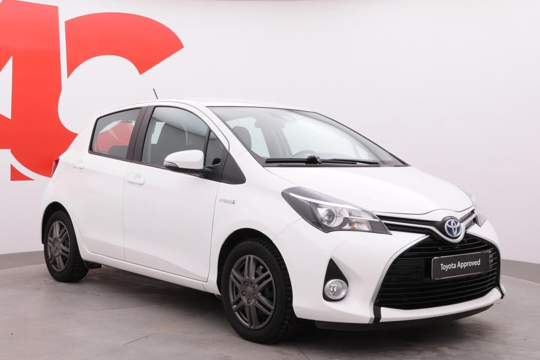 TOYOTA Yaris 2016