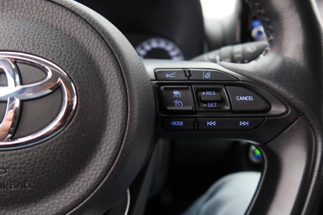 TOYOTA Yaris 2021