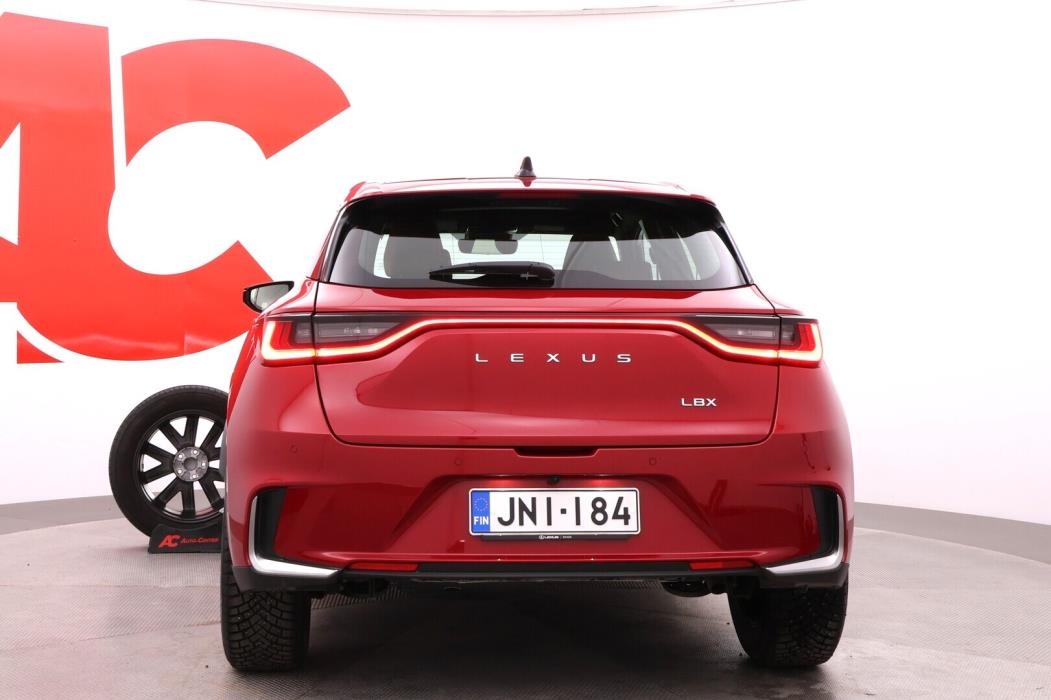 LEXUS LBX 2024