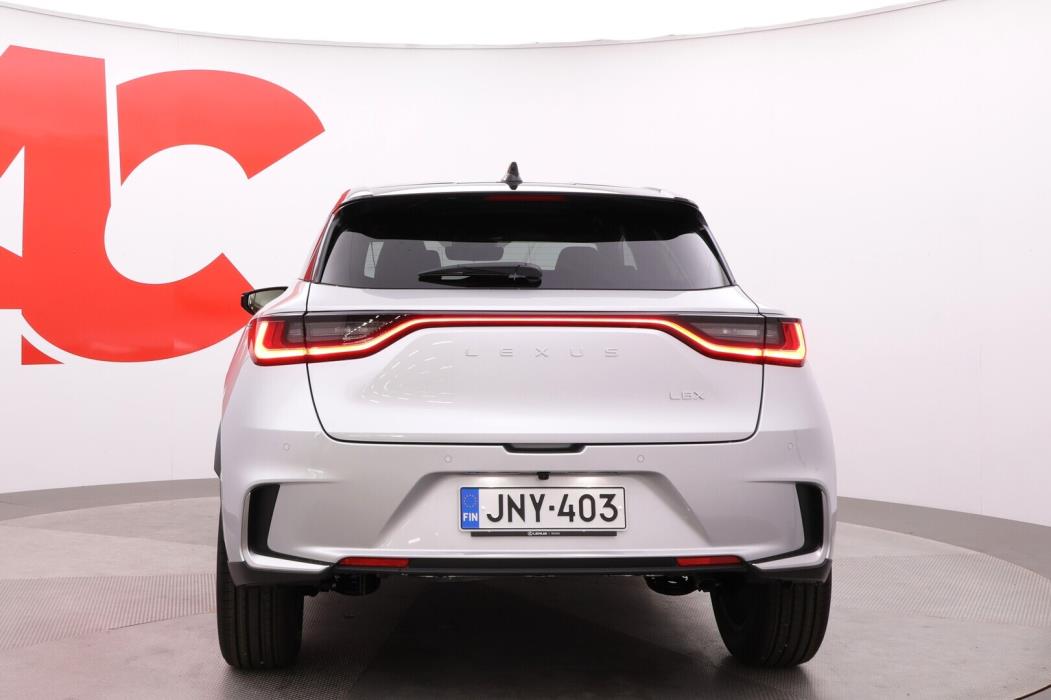 LEXUS LBX 2025