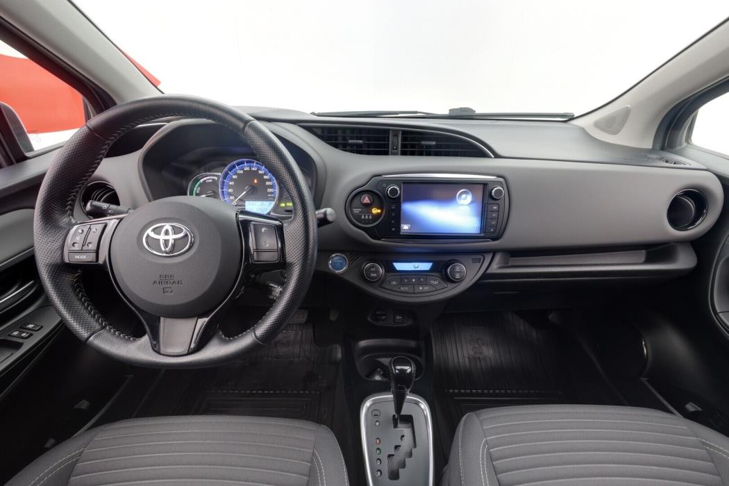 TOYOTA Yaris 2016