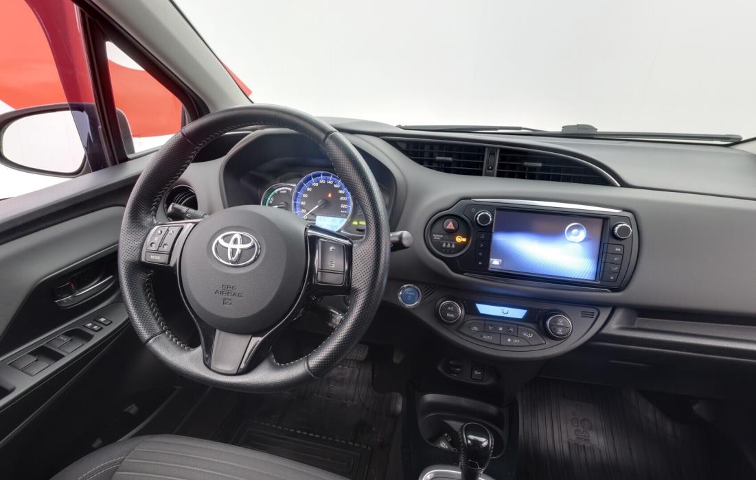 TOYOTA Yaris 2016