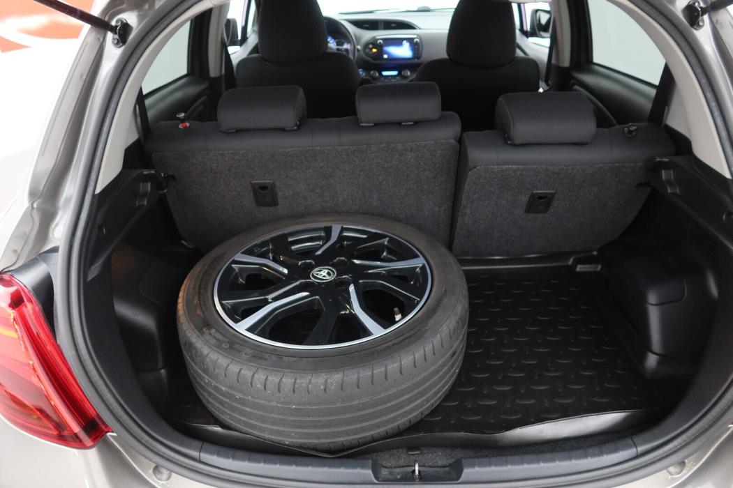 TOYOTA Yaris 2016