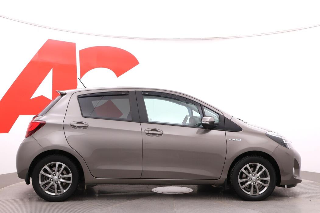TOYOTA Yaris 2016