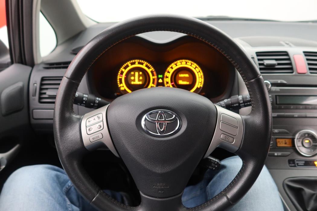 TOYOTA Auris 2007
