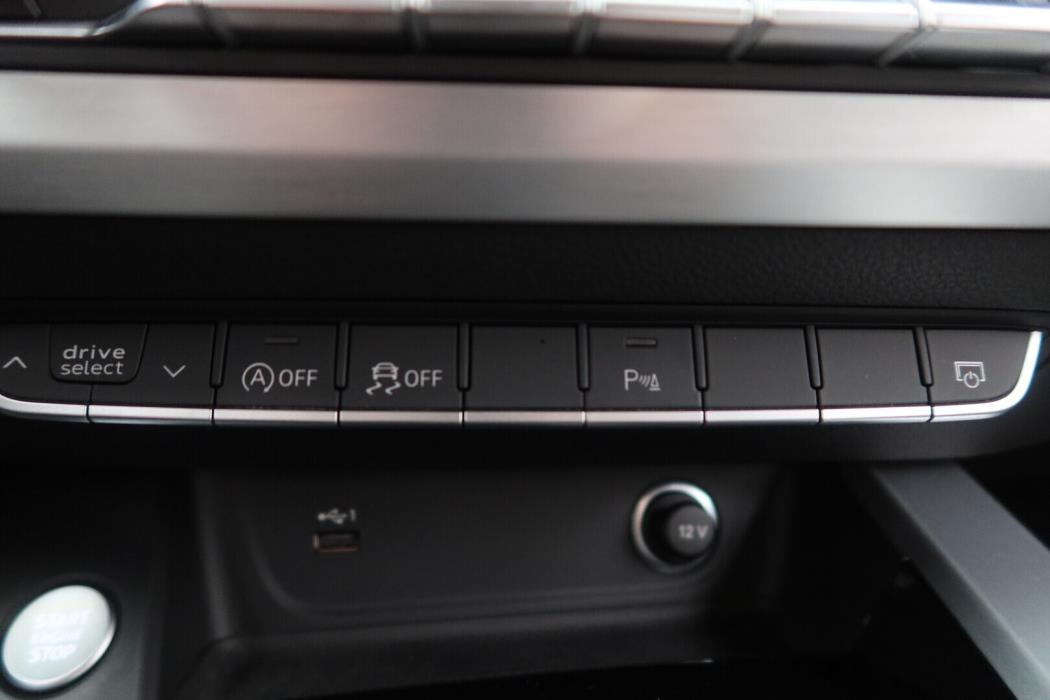 AUDI A4 2021
