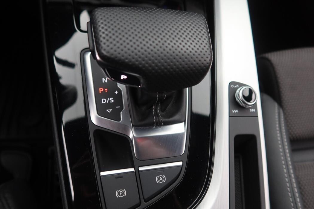 AUDI A4 2021