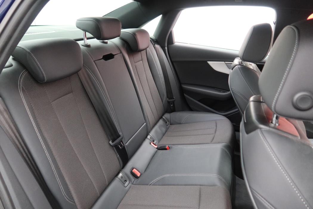 AUDI A4 2021