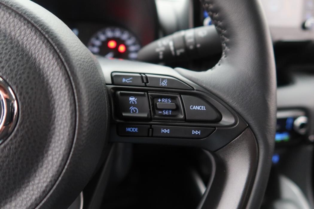 TOYOTA Yaris 2023