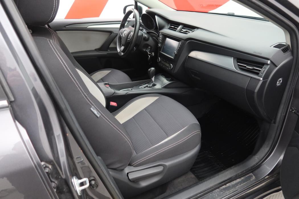 TOYOTA Avensis 2017