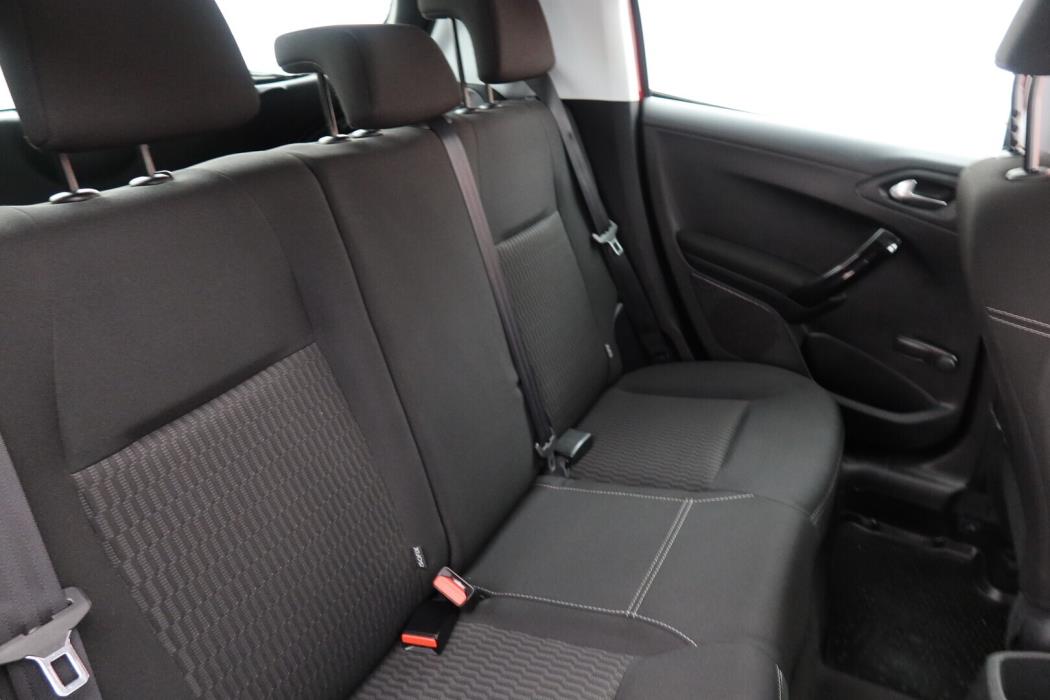 PEUGEOT 208 2018