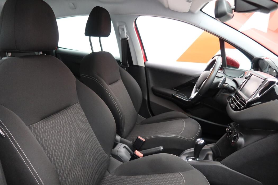 PEUGEOT 208 2018