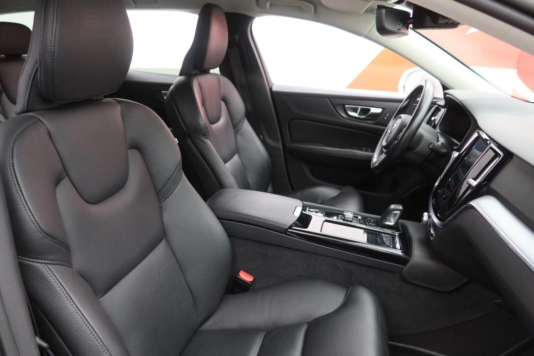 VOLVO V60 2020