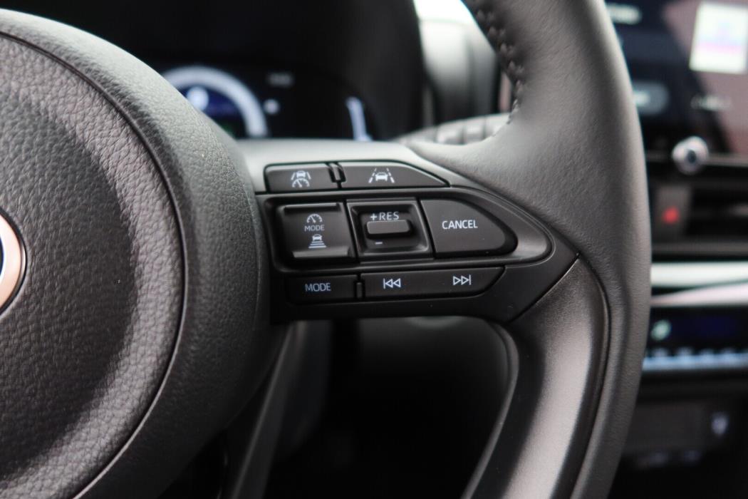 TOYOTA Yaris Cross 2025