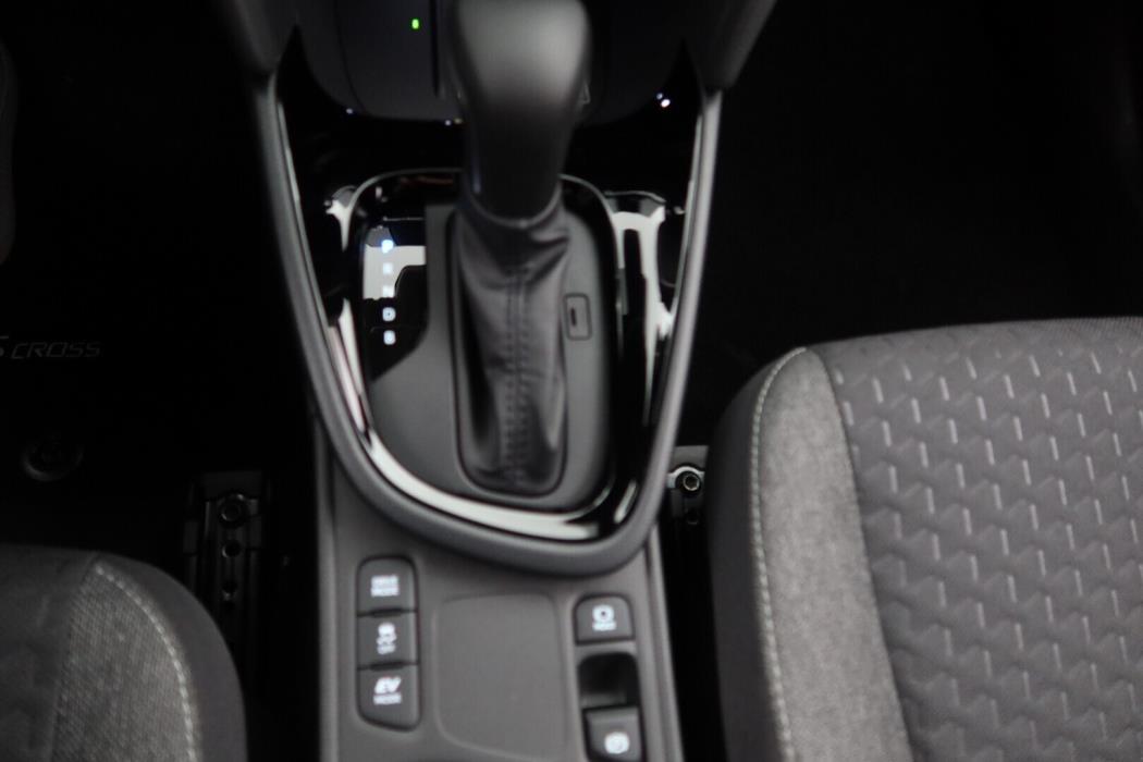TOYOTA Yaris Cross 2025