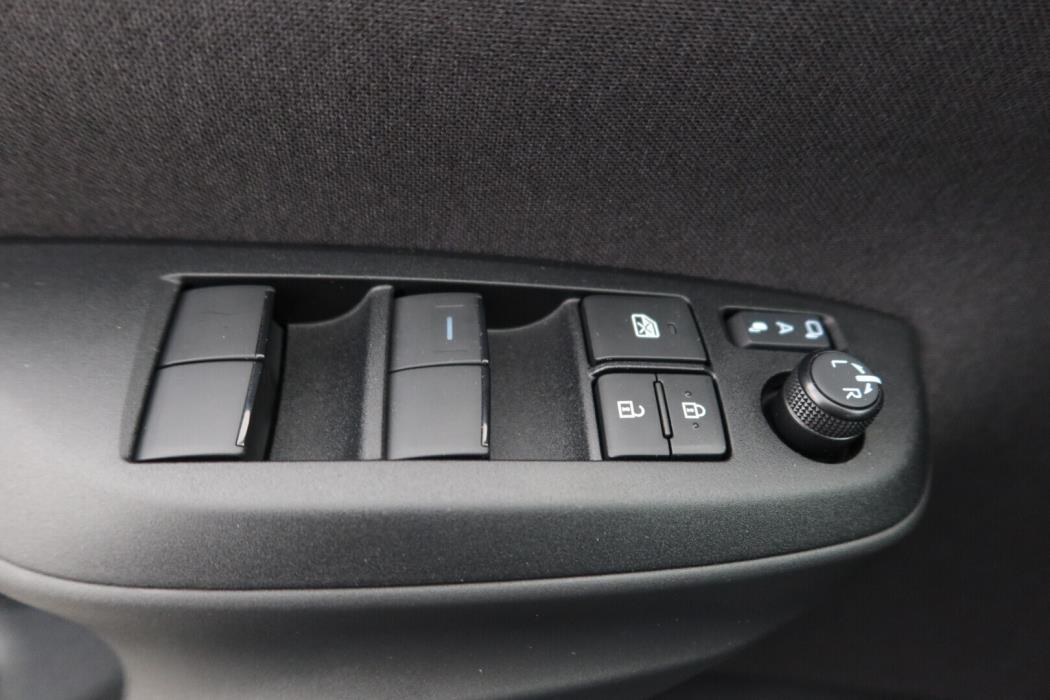 TOYOTA Yaris Cross 2025