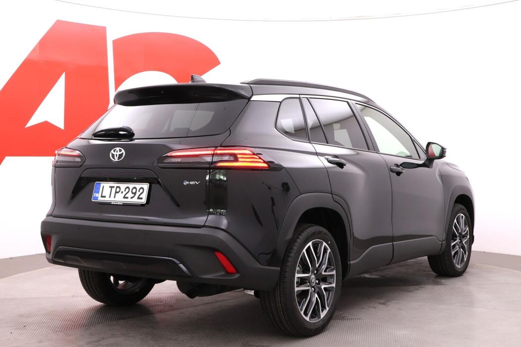 TOYOTA Corolla Cross 2026