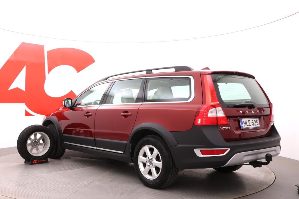 VOLVO XC70 2012