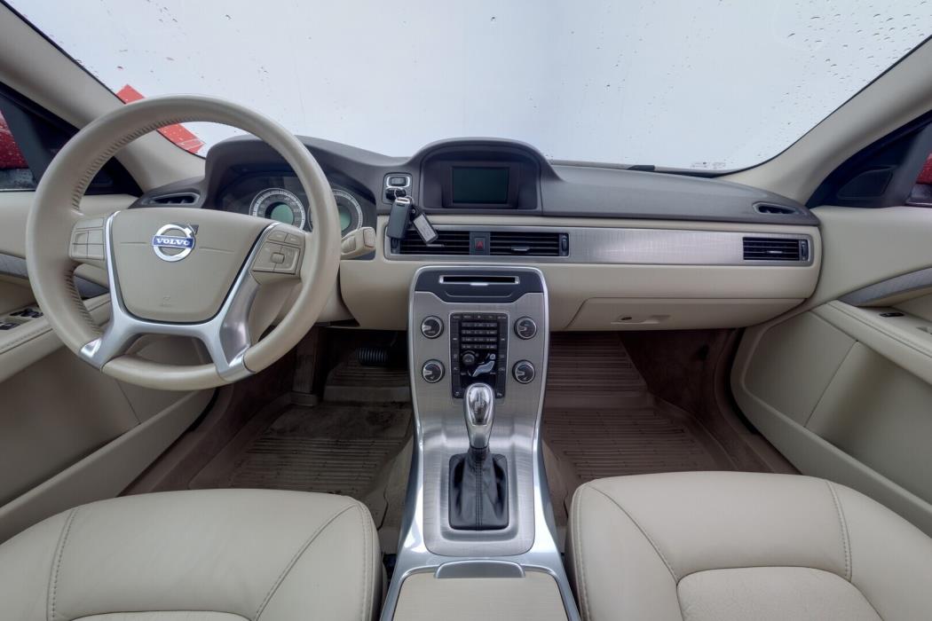 VOLVO XC70 2012