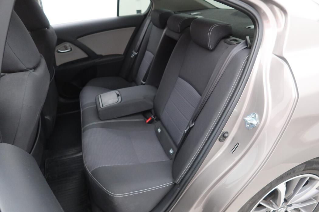 TOYOTA Avensis 2016
