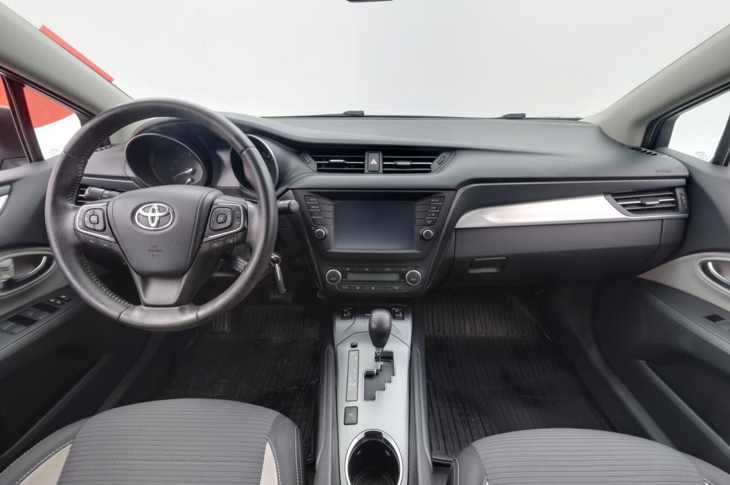 TOYOTA Avensis 2016