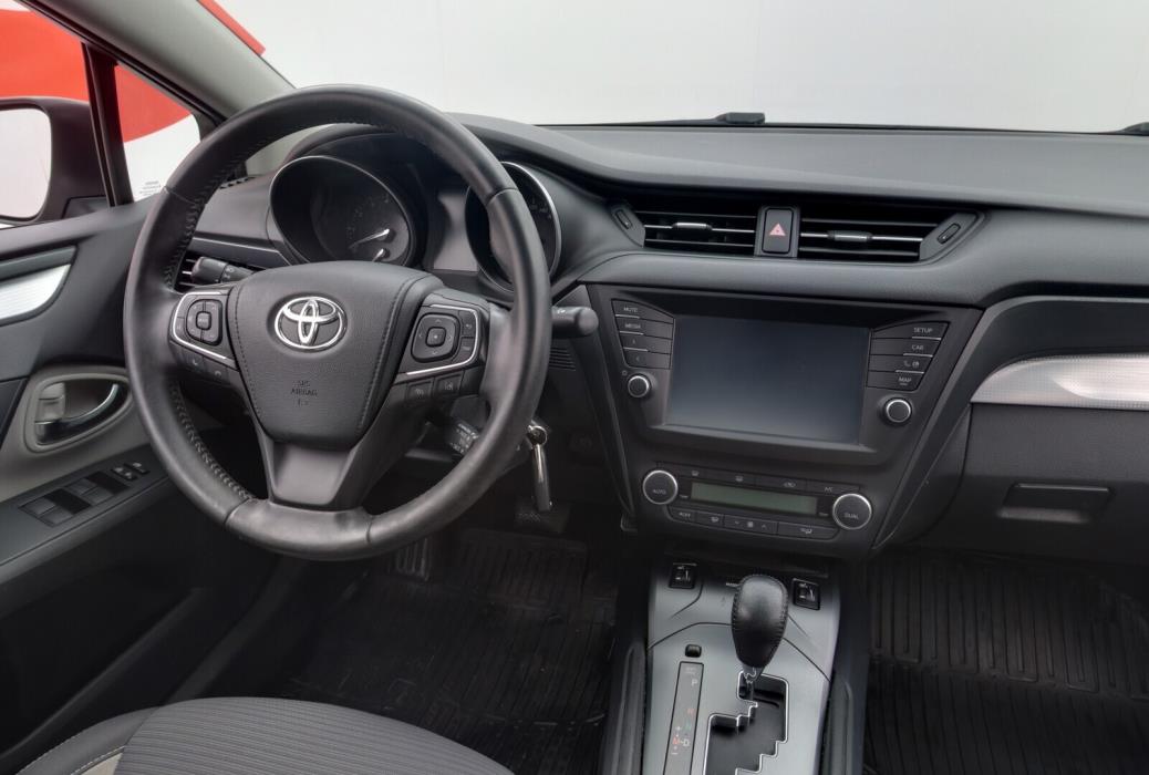 TOYOTA Avensis 2016