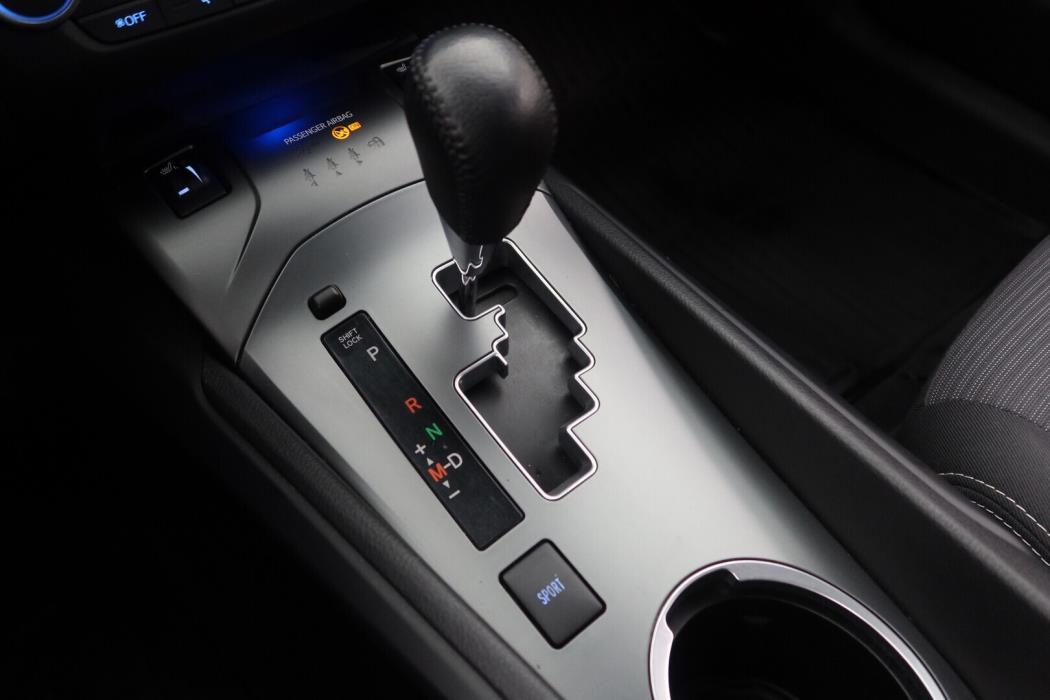 TOYOTA Avensis 2016