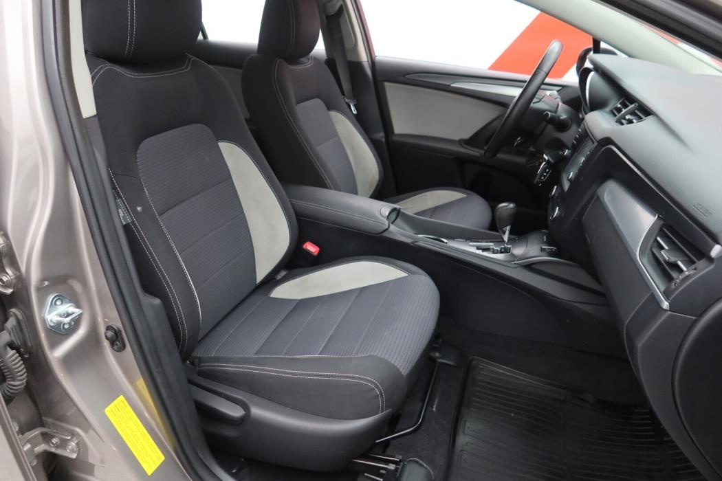 TOYOTA Avensis 2016