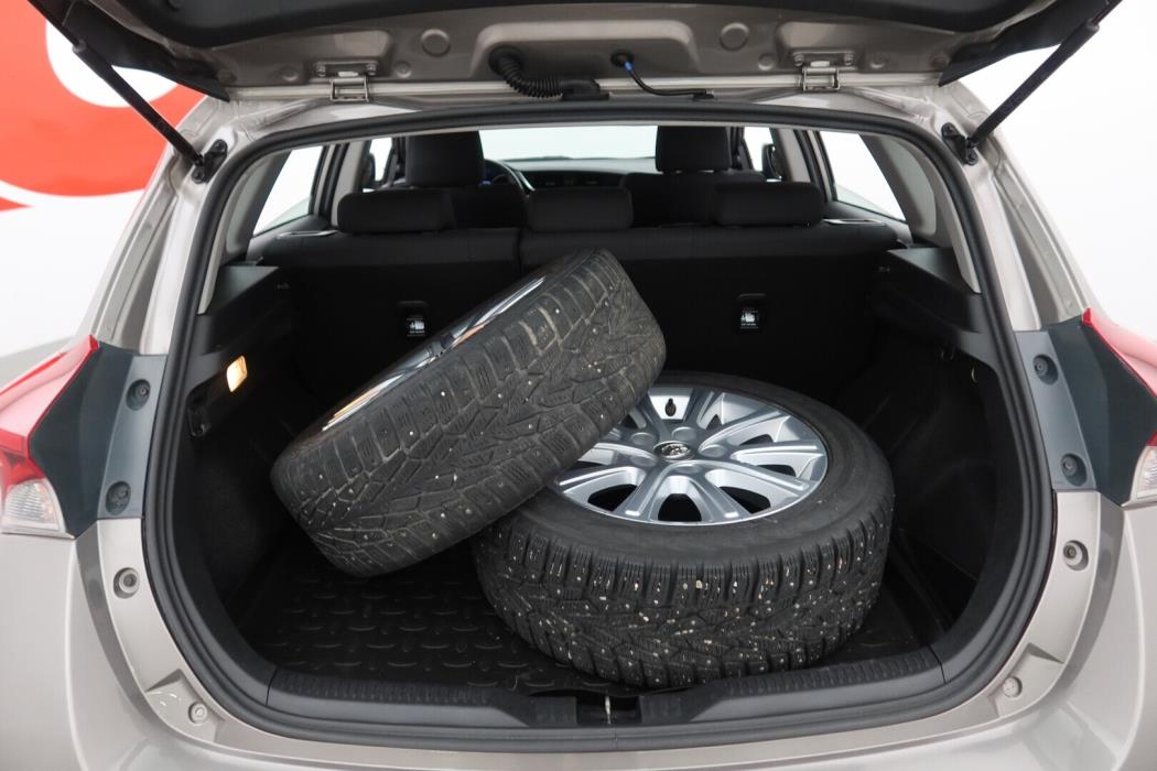 TOYOTA Auris 2016