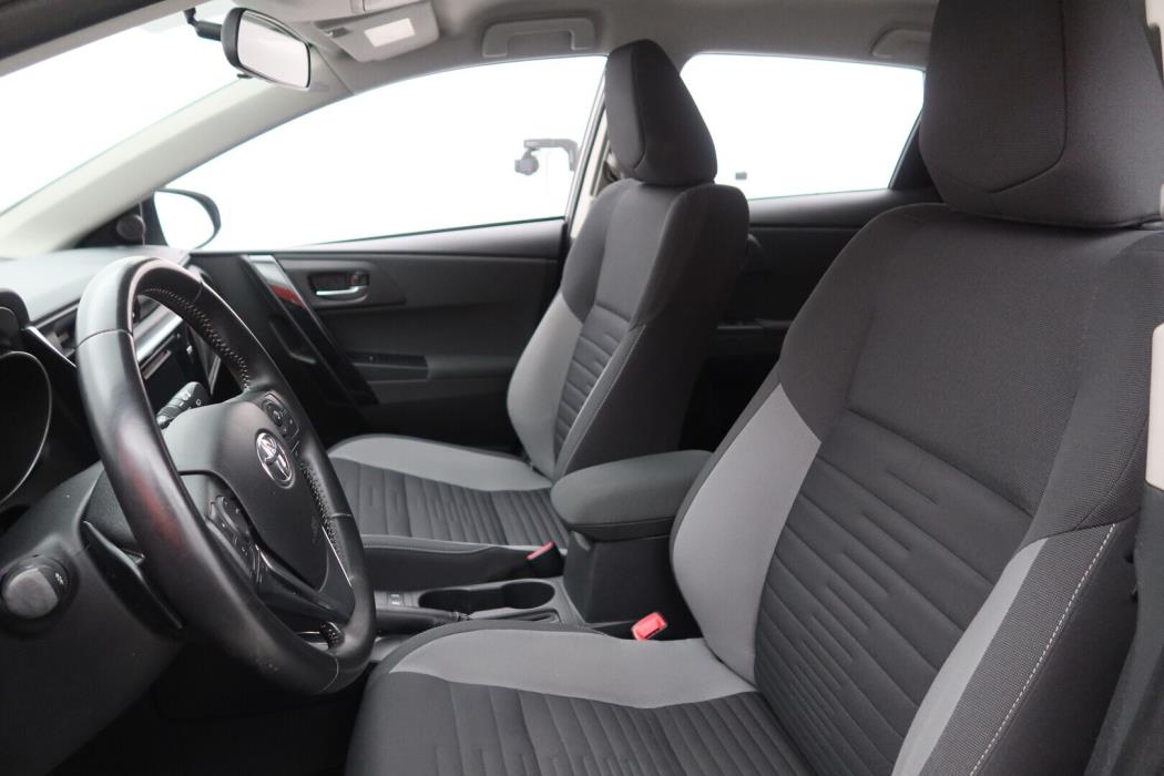 TOYOTA Auris 2016