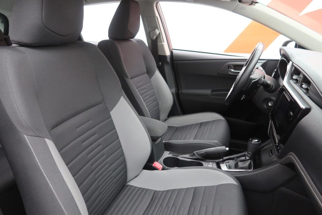 TOYOTA Auris 2016