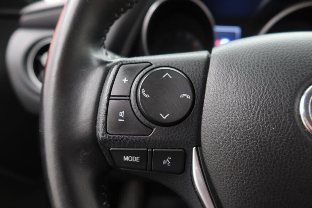 TOYOTA Auris 2016