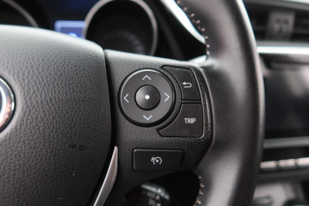 TOYOTA Auris 2016