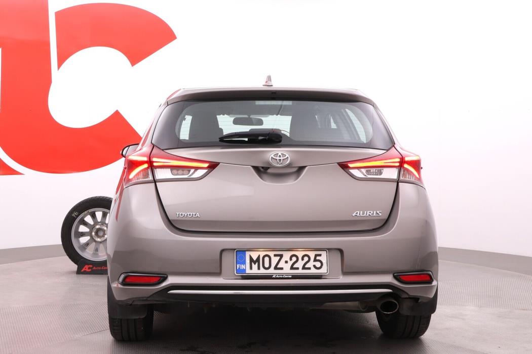 TOYOTA Auris 2016